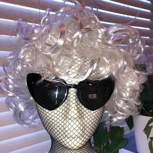 NWOT * MARILYN MONROE SHORT CURLY BOB WHITE WIG